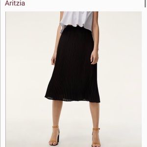 Aritzia Babaton Jude pleated midi skirt Small black